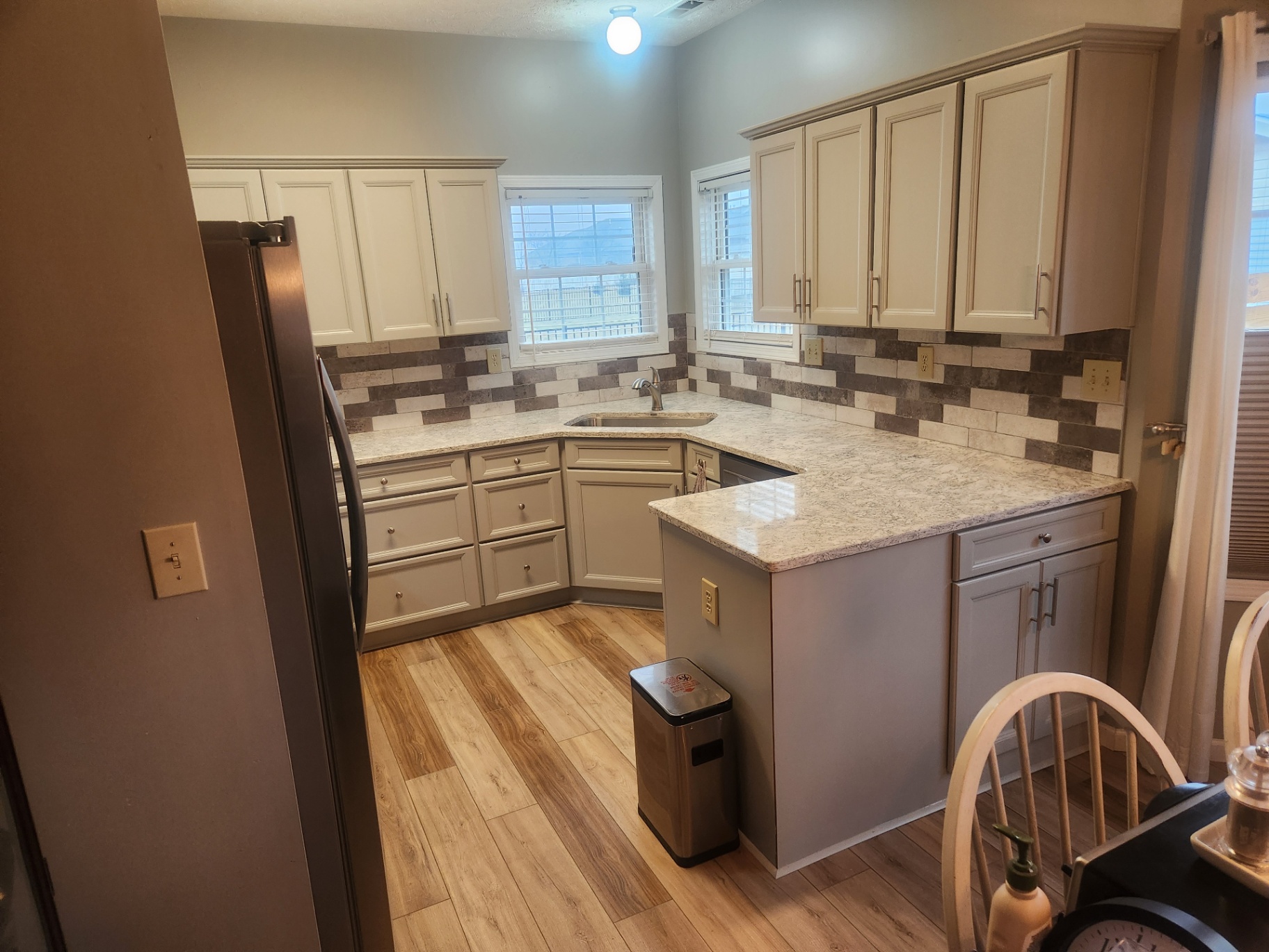 Soft-greige U-shape kitchen — Panicucci Kitchen